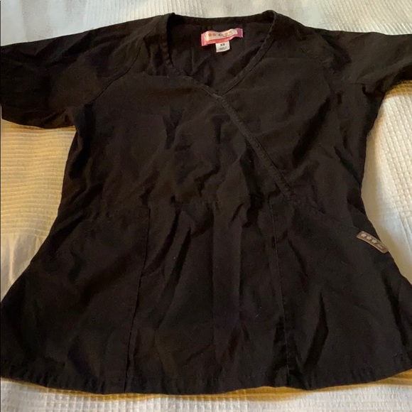 Black Koi Scrub Top - Picture 3 of 4